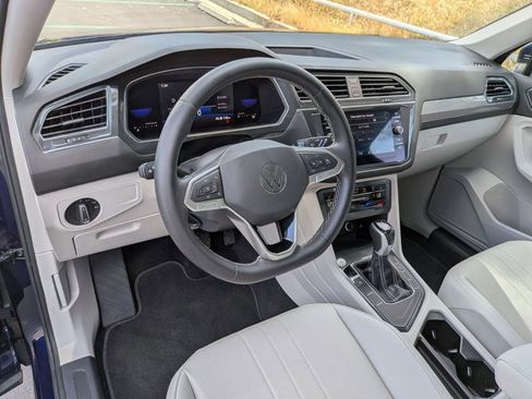 Used 2023 Volkswagen Tiguan SE image 10
