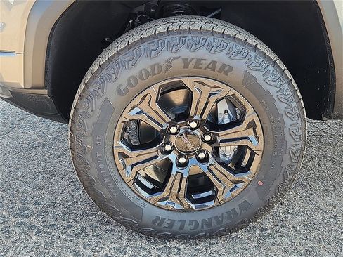 New 2025 GMC Canyon Elevation w/ Convenience Package image 7