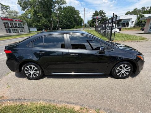 Used 2022 Toyota Corolla LE w/ Carpet Mat Package (TMS) FWD image 4