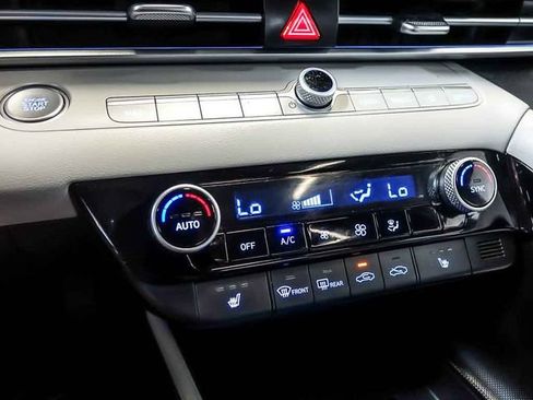 Used 2024 Hyundai Elantra Limited FWD image 25