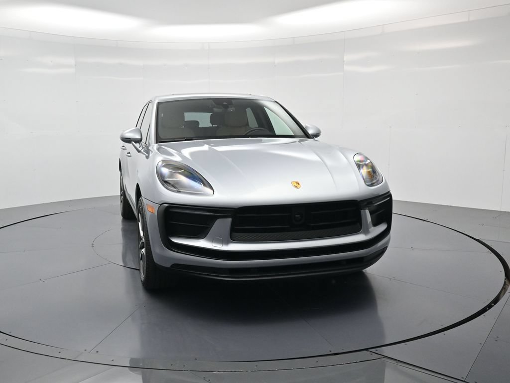Certified 2023 Porsche Macan AWD/4WD image 33