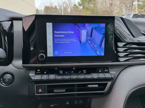 Used 2025 Toyota Camry SE image 22