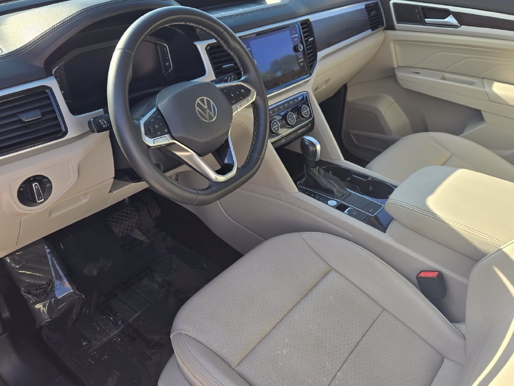 Used 2022 Volkswagen Atlas SE w/ Black Wheel Package FWD image 11