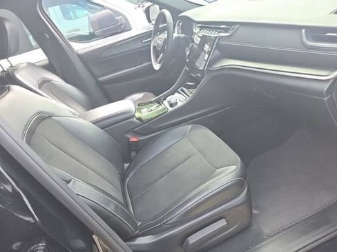 Used 2024 Jeep Grand Cherokee Altitude AWD/4WD image 10