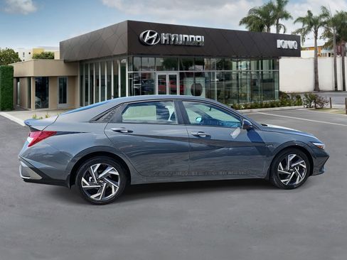 Certified 2025 Hyundai Elantra SEL image 2