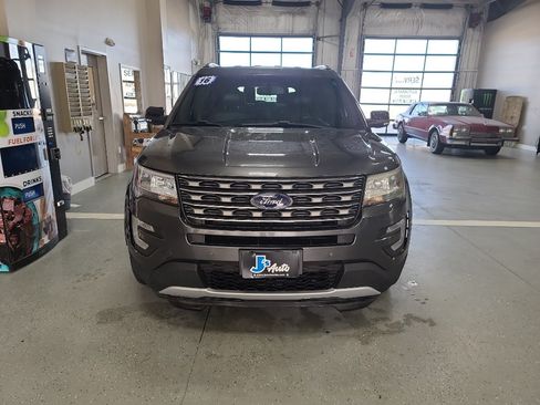 Used 2016 Ford Explorer XLT w/ Equipment Group 202A AWD/4WD image 3