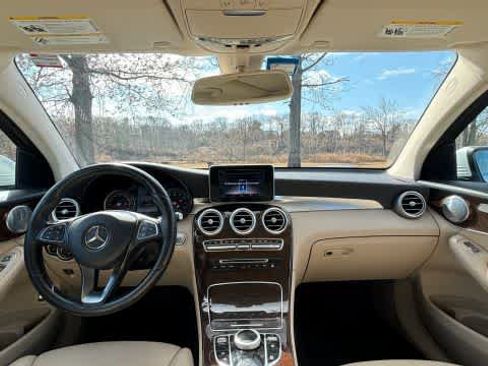 Used 2018 Mercedes-Benz GLC 300 4MATIC Coupe image 9