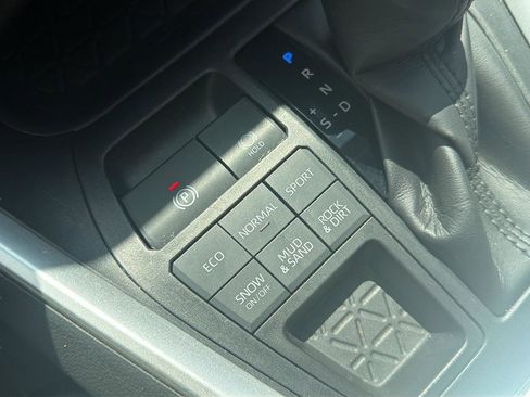 Used 2019 Toyota RAV4 XLE Premium w/ Cold Weather Package AWD/4WD image 28