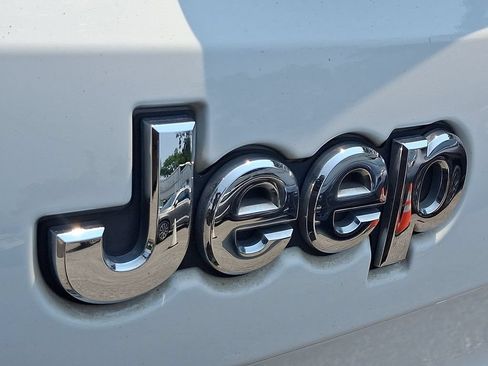 Used 2015 Jeep Grand Cherokee Limited w/ Luxury Group II AWD/4WD image 29