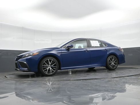 Used 2023 Toyota Camry SE w/ Cold Weather Package image 38