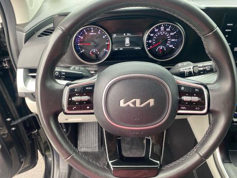 Used 2024 Kia Carnival LX FWD image 11