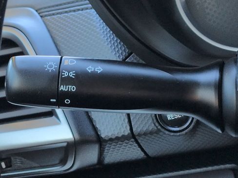 Used 2020 Subaru Forester Premium image 29