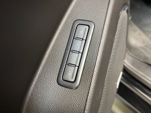 Used 2019 Chevrolet Suburban Premier w/ Premier Plus Edition AWD/4WD image 11