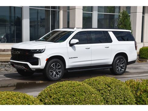 Used 2024 Chevrolet Suburban Z71 w/ Luxury Package AWD/4WD image 8
