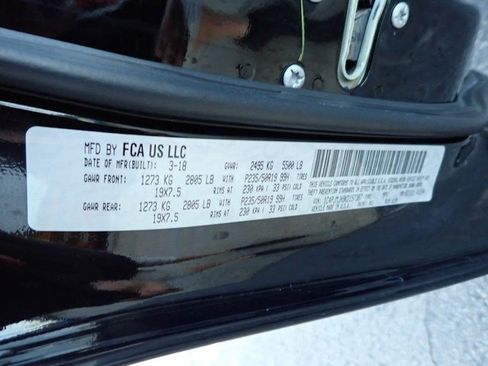 Used 2019 Jeep Cherokee Overland w/ Technology Group image 33