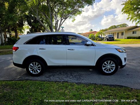 Used 2017 Kia Sorento LX image 12