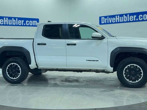 Used 2024 Toyota Tacoma TRD Off-Road image 9