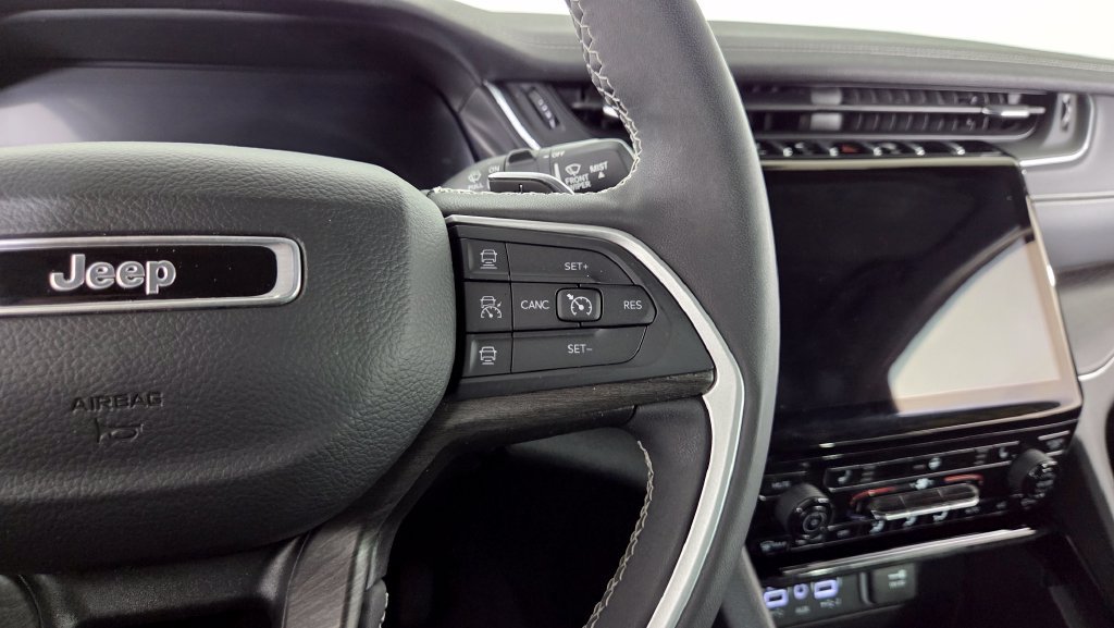 Used 2023 Jeep Grand Cherokee L Limited AWD/4WD image 21