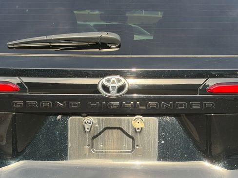Used 2024 Toyota Grand Highlander FWD image 7