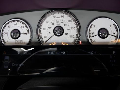 Used 2017 Rolls-Royce Dawn image 29