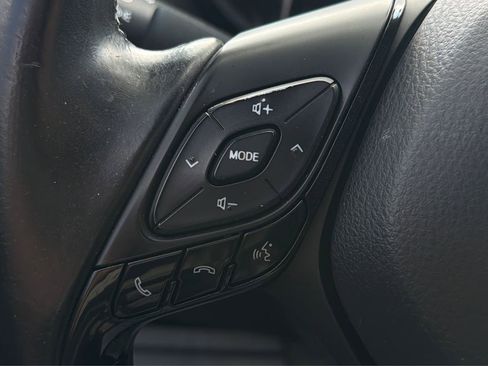 Used 2018 Toyota C-HR XLE image 29