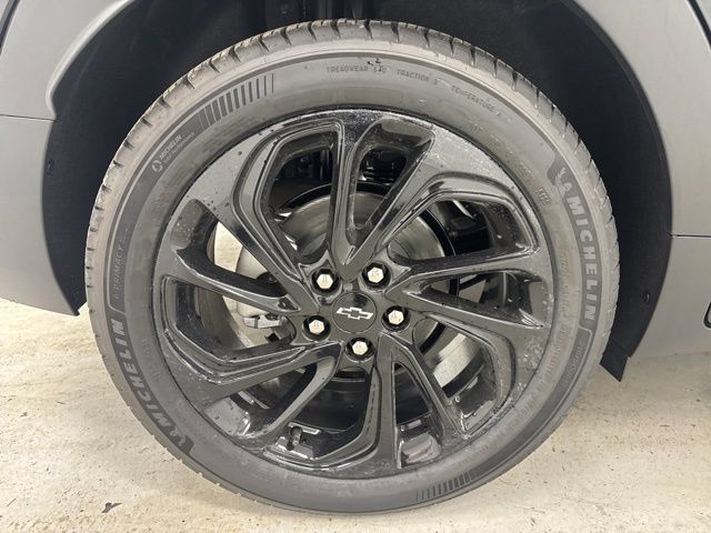 New 2027 Chevrolet Bolt RS w/ Technology Package FWD image 32