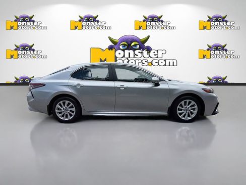 Used 2023 Toyota Camry SE FWD image 4