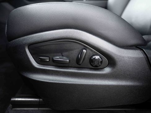 Certified 2026 Porsche Cayenne AWD/4WD image 24