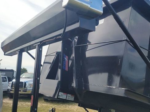 Used 2024 Isuzu NQR image 4