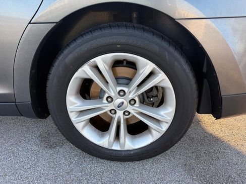 Used 2016 Ford Taurus SEL w/ Equipment Group 201A image 4