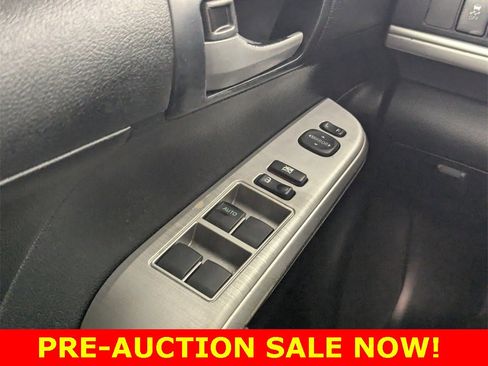 Used 2014 Toyota Camry L image 15