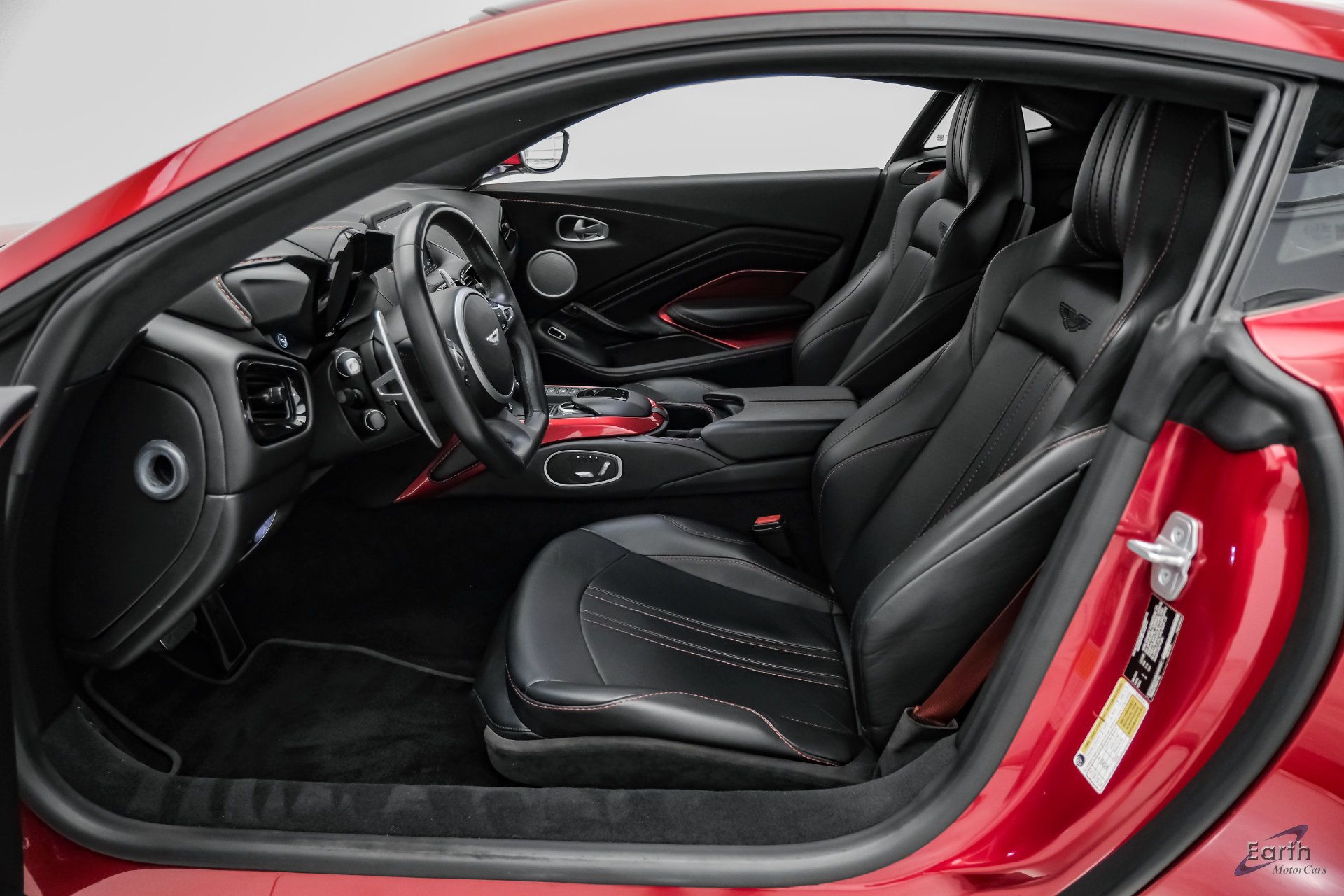 Used 2019 Aston Martin V8 Vantage Coupe RWD image 40