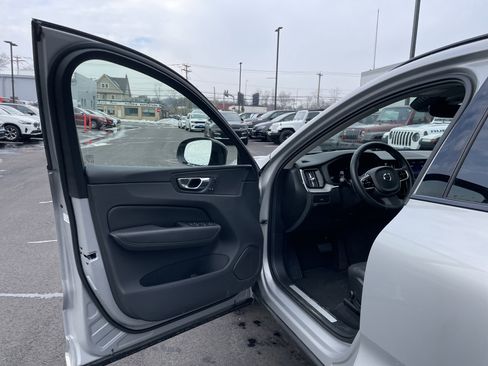 Used 2025 Volvo XC60 B5 Plus image 35