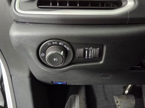 New 2026 Chrysler Pacifica Select image 20