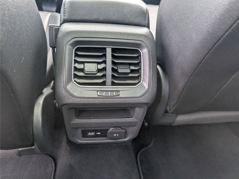 Used 2018 Volkswagen Tiguan SE w/ Panoramic Sunroof Package AWD/4WD image 19