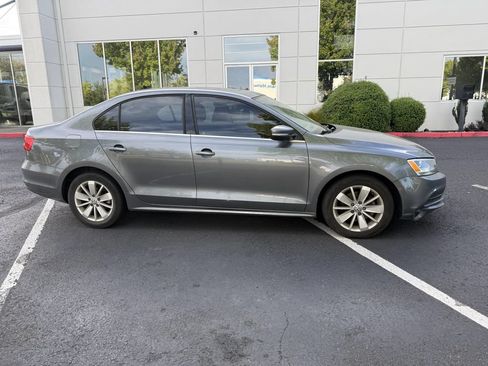 Used 2015 Volkswagen Jetta TDI SE FWD image 4