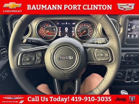 Used 2023 Jeep Gladiator Sport AWD/4WD image 14