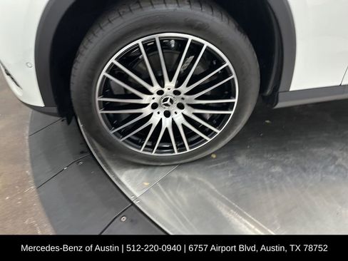 Used 2025 Mercedes-Benz GLC 300 image 33