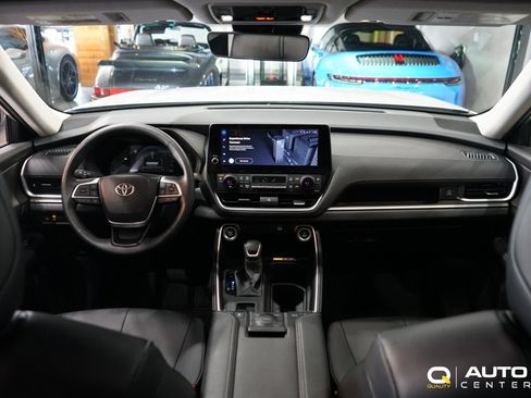 Used 2025 Toyota Grand Highlander AWD image 14
