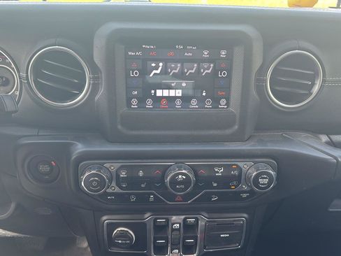 Used 2018 Jeep Wrangler Unlimited Sahara w/ Cold Weather Group AWD/4WD image 13
