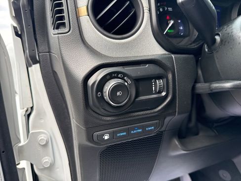 Used 2024 Jeep Wrangler Unlimited w/ Convenience Group AWD/4WD image 16