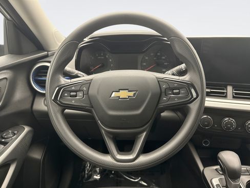 Used 2024 Chevrolet Trax LS w/ LS Convenience Package FWD image 12