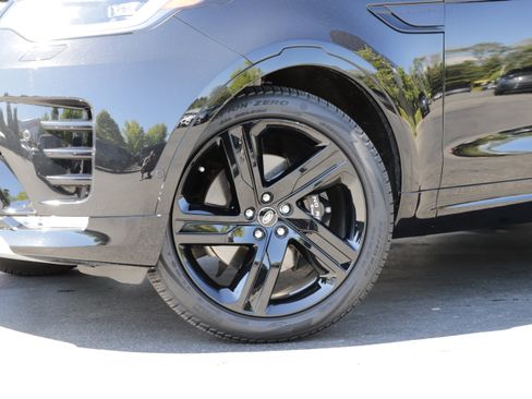 Certified 2025 Land Rover Discovery Metropolitan Edition AWD/4WD image 2