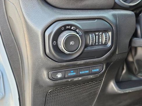 Used 2022 Jeep Wrangler Unlimited Sahara w/ Cold Weather Group image 11