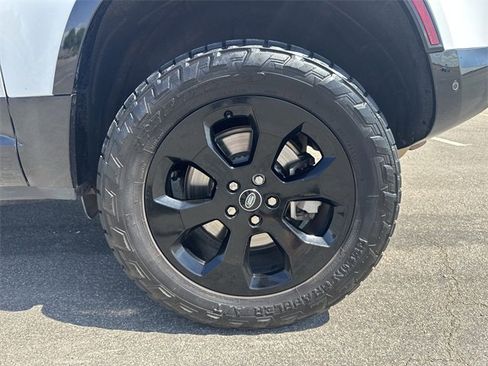 Used 2022 Land Rover Defender 90 X-Dynamic HSE image 25