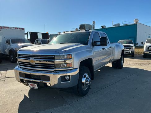 Used 2015 Chevrolet Silverado 3500 LT w/ LT Convenience Package image 2