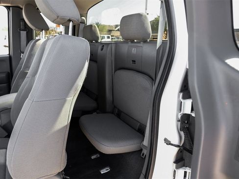 Used 2019 Nissan Frontier S image 33