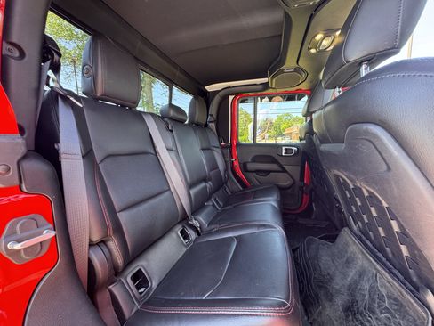 Used 2021 Jeep Gladiator Rubicon AWD/4WD image 17