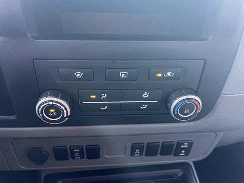 Used 2015 Nissan NV 3500 SV w/ Technology Package image 10