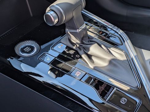 New 2026 Kia Niro EX FWD image 11